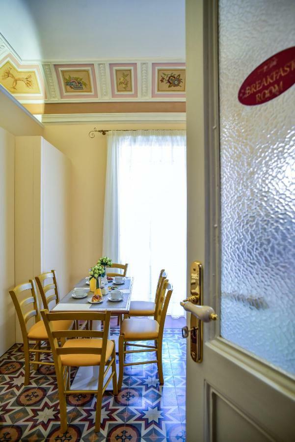 Palazzo Degli Affreschi Bed and Breakfast Catánia Buitenkant foto